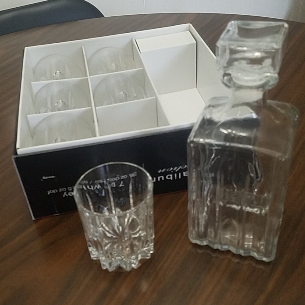 Excalibur 7 Peice Whiskey Set Never Used